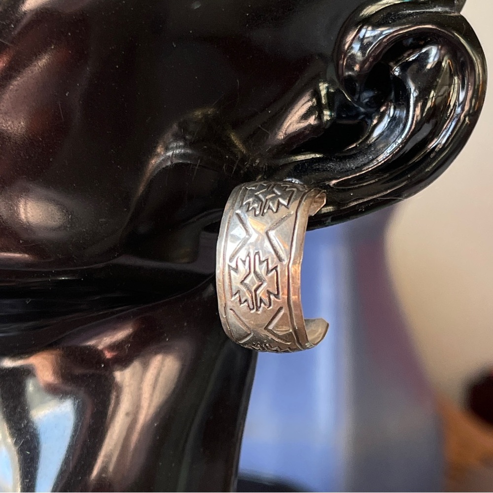 SOLD Vintage wide sterling silver carved handmade wide sterling SW hoops - Picture 2 of 4